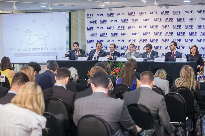 151209 PGR Dia Internacional Combate Corrupcao Leonardo Prado.jpg