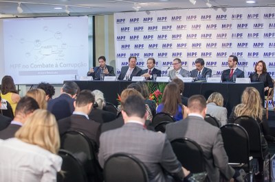 151209 PGR Dia Internacional Combate Corrupcao Leonardo Prado.jpg