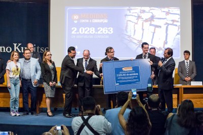 160329 Ato Entrega Assinaturas 10 medidas Combate Corrupcao - Joao Americo-136.jpg