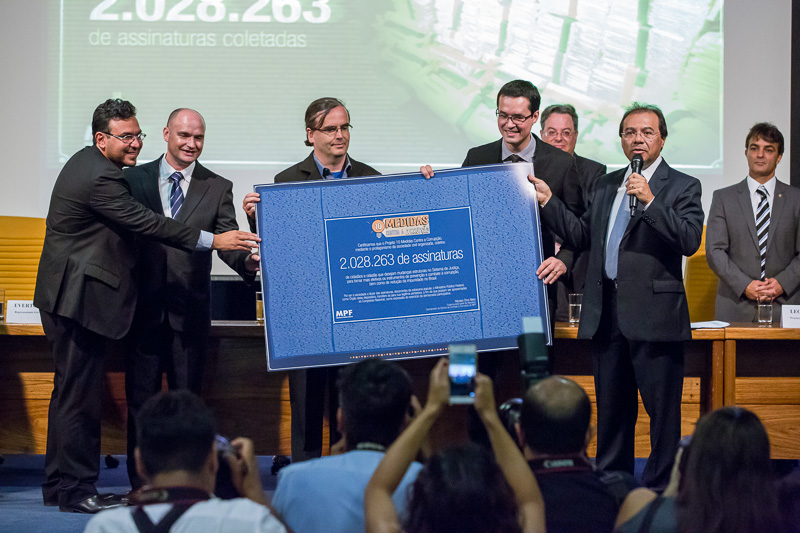 160329 Ato Entrega Assinaturas 10 medidas Combate Corrupcao - Joao Americo-143.jpg